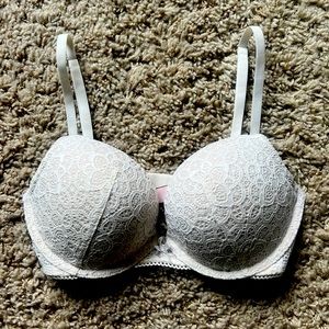 Victoria’s Secret Ivory Push-Up Bra - 32D